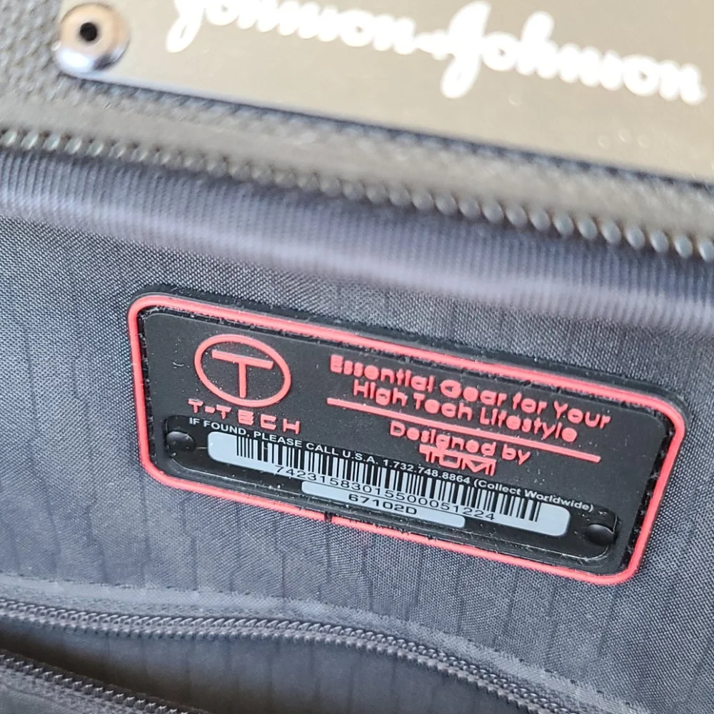 7/1  TUMI T TECH ROLLER